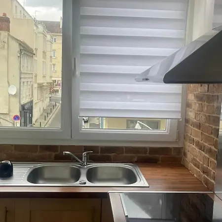Spacieux A 65 M² Avec Balcon Vue Sur La