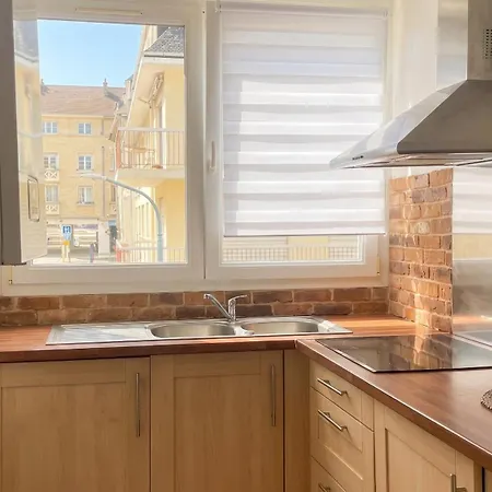 Spacieux A 65 M² Avec Balcon Vue Sur La * Καν