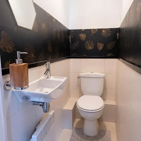 Spacieux A 65 M² Avec Balcon Vue Sur La Καν
