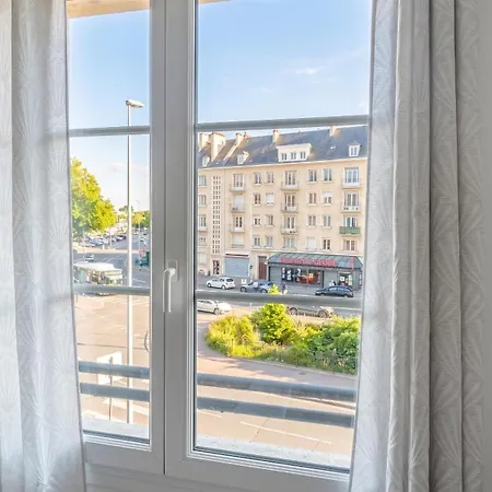Spacieux A 65 M² Avec Balcon Vue Sur La Διαμέρισμα Καν