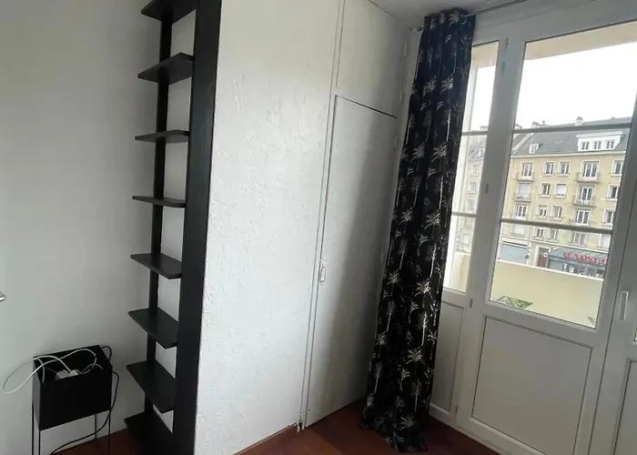 Daire Spacieux A 65 M² Avec Balcon Vue Sur La